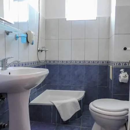 Casa Blanca Din بيت ضيافة كوستِنيست